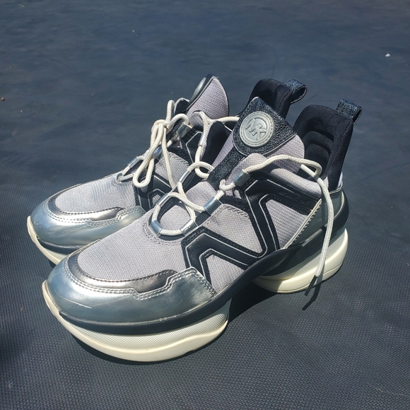 Michael Kors OLIMPIA Silver Leather Runway Track Lug Sole Trainer/Shoe Size 9M - Picture 3 of 11